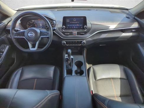 Used 2022 Nissan Altima 2.5 SR w/ Midnight Edition Package FWD image 13