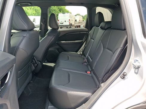 Certified 2025 Subaru Forester Limited AWD/4WD image 8