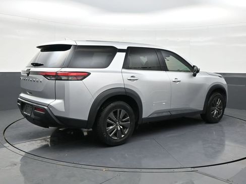 Used 2022 Nissan Pathfinder S FWD image 5