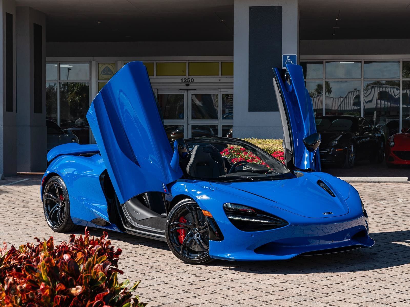 Used 2024 McLaren 750S Spider RWD image 9