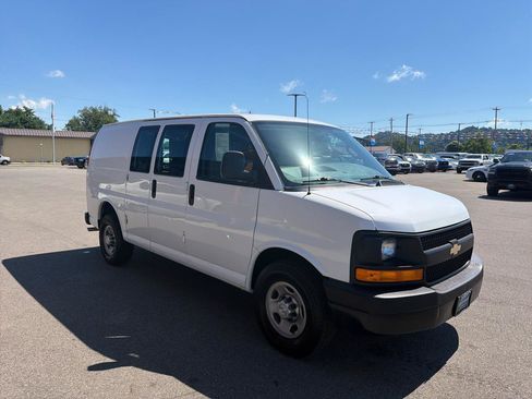 Used 2017 Chevrolet Express 2500 w/ Cold Climate Package RWD image 3