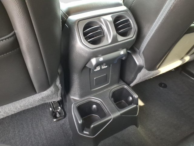 Used 2022 Jeep Gladiator Overland w/ LED Lighting Group AWD/4WD image 18