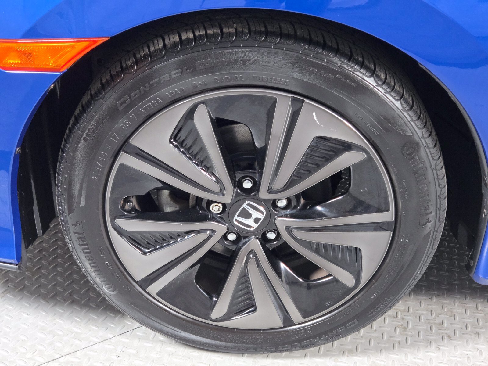Used 2018 Honda Civic EX image 9