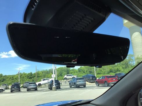 Used 2025 Chevrolet Equinox RS w/ Safety and Technology Package AWD/4WD image 29