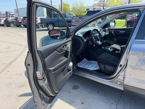 Used 2019 Nissan Rogue Sport S image 12