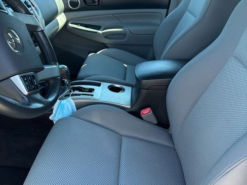 Used 2012 Toyota Tacoma PreRunner w/ TRD Sport Pkg RWD image 4