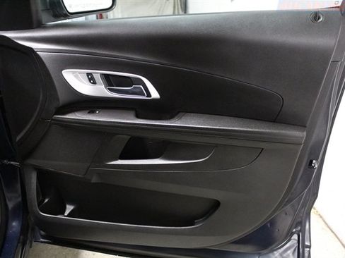 Used 2017 Chevrolet Equinox LT w/ Convenience Package image 38