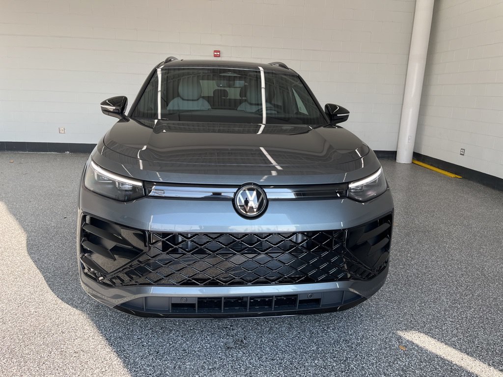 New 2026 Volkswagen Tiguan SE R-Line AWD/4WD image 9