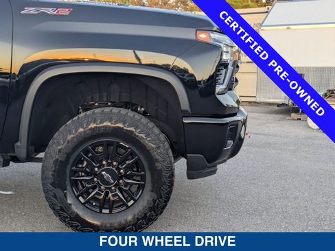 Used 2024 Chevrolet Silverado 2500 ZR2 w/ Technology Package image 11