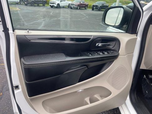 Used 2018 Dodge Grand Caravan SXT FWD image 21