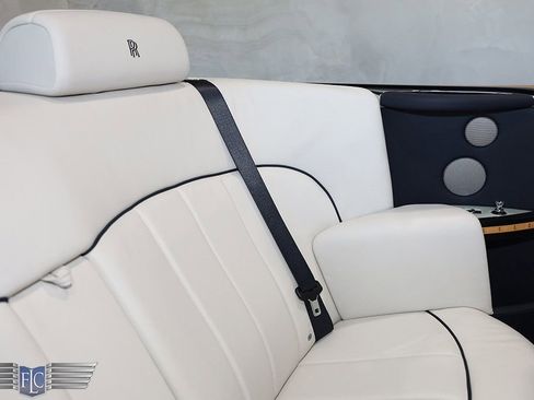 Used 2017 Rolls-Royce Phantom Drophead Coupe image 28