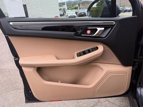 Used 2021 Porsche Macan image 11