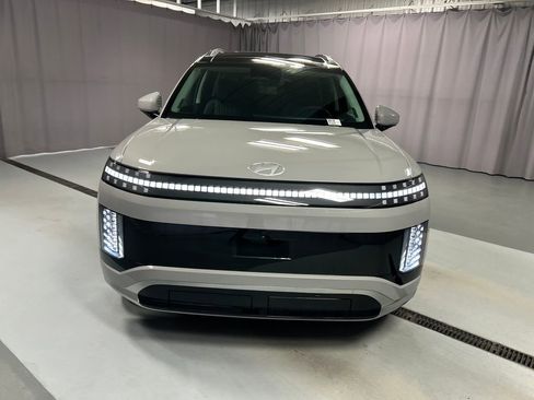 New 2026 Hyundai Ioniq 9 Calligraphy image 2