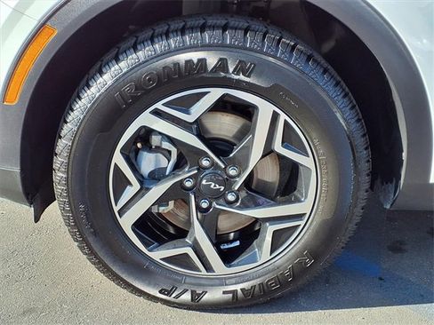 Used 2024 Kia Sportage LX image 7
