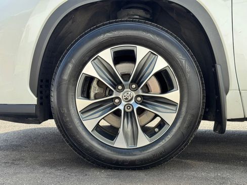 Used 2020 Toyota Highlander XLE image 15