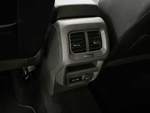 Used 2018 Volkswagen Tiguan SE AWD/4WD image 27
