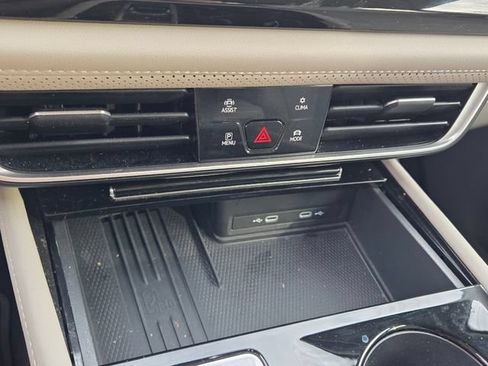 Used 2025 Volkswagen Atlas SE FWD image 23