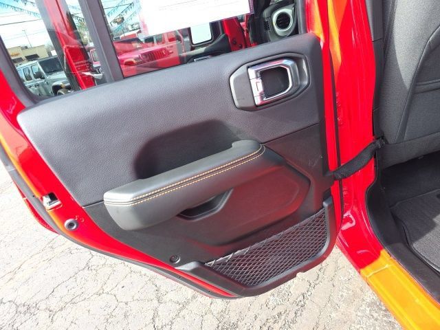 Used 2025 Jeep Wrangler Unlimited Sahara w/ Safety Group AWD/4WD image 37