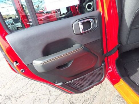 Used 2025 Jeep Wrangler Unlimited Sahara w/ Safety Group image 37