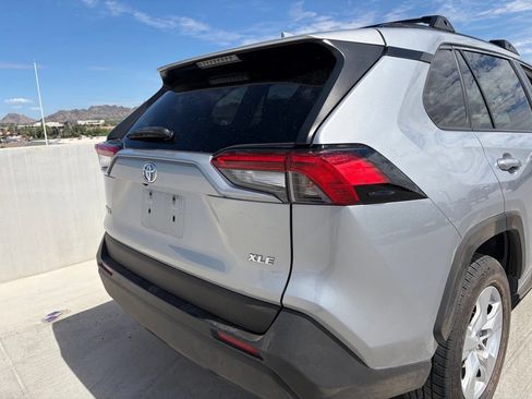 Used 2019 Toyota RAV4 XLE w/ Convenience Package FWD image 4