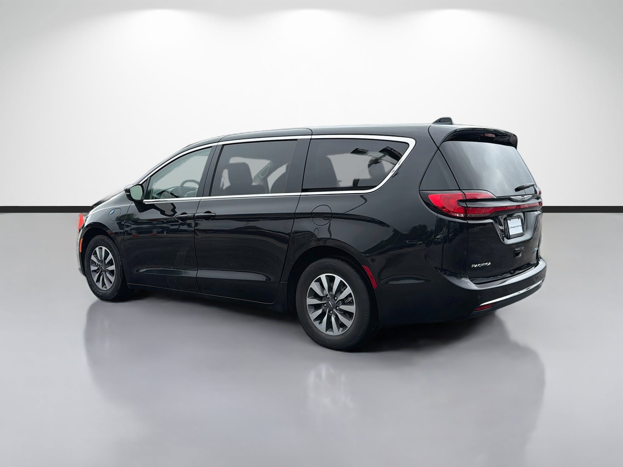 Used 2024 Chrysler Pacifica Limited FWD image 5