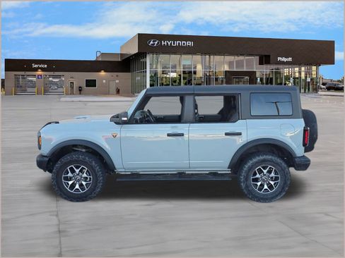 Used 2022 Ford Bronco Badlands image 2