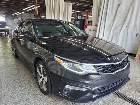 Used 2020 Kia Optima S FWD image 2