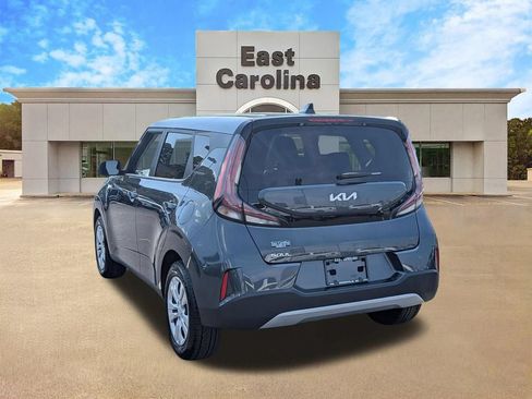 Used 2025 Kia Soul LX FWD image 5