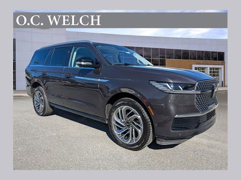 Certified 2025 Lincoln Navigator Reserve image 1