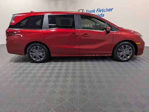 New 2026 Honda Odyssey Touring image 7