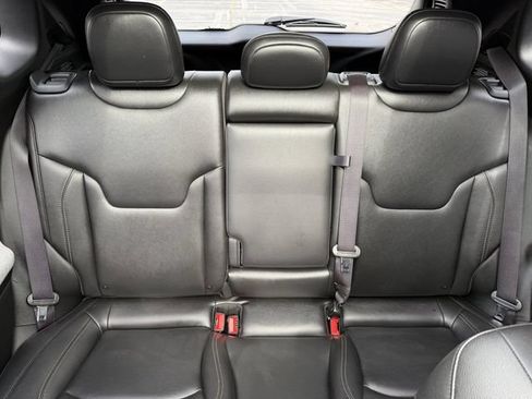 Used 2023 Jeep Compass Latitude w/ Sun and Sound Group AWD/4WD image 28