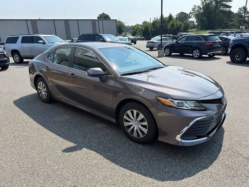 Used 2022 Toyota Camry LE FWD image 11