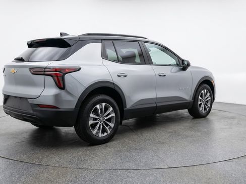 Used 2025 Chevrolet Equinox LT FWD image 9