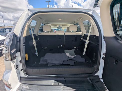 Used 2023 Lexus GX 460 Premium w/ Premium Package image 25