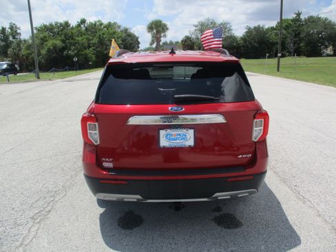 Certified 2022 Ford Explorer XLT w/ Equipment Group 202A AWD/4WD image 6
