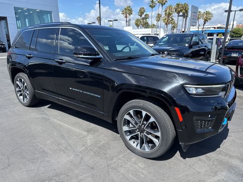 Used 2023 Jeep Grand Cherokee Overland w/ Advanced Protech Group III AWD/4WD image 8