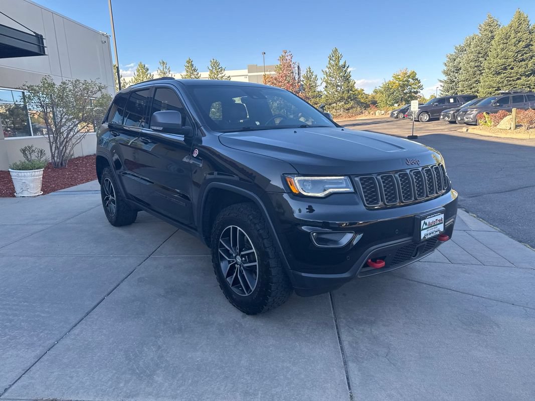 Used 2018 Jeep Grand Cherokee Trailhawk w/ Trailhawk Luxury Group AWD/4WD image 4