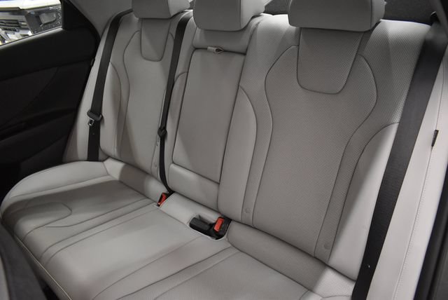 Used 2025 Hyundai Elantra Limited FWD image 7