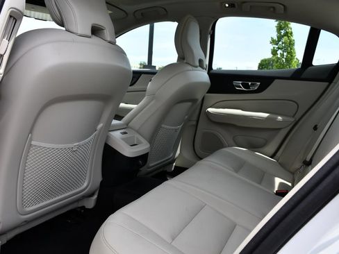 Used 2020 Volvo S60 T6 Momentum w/ Premium Package AWD/4WD image 18
