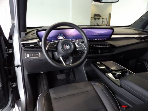 Used 2025 Buick Enclave Preferred image 18