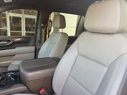 Used 2025 GMC Yukon XL Elevation image 12