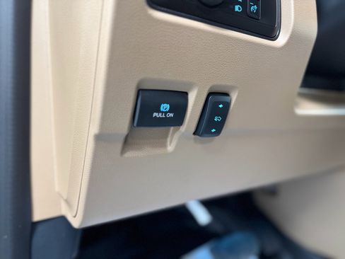 Used 2024 Ford F350 Lariat w/ Chrome Package image 19