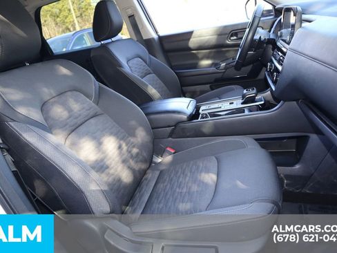 Used 2025 Nissan Pathfinder SV FWD image 29