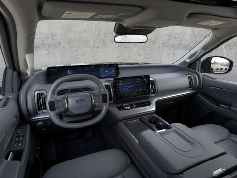 New 2026 Ford Expedition Active image 11
