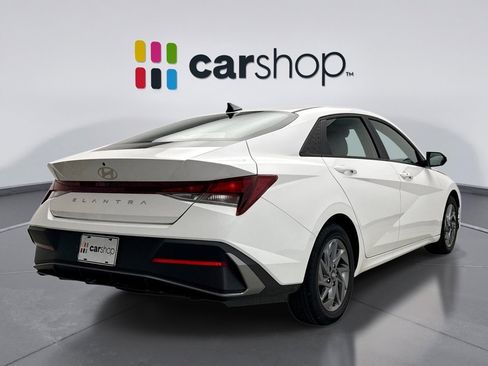 Used 2024 Hyundai Elantra SEL image 5