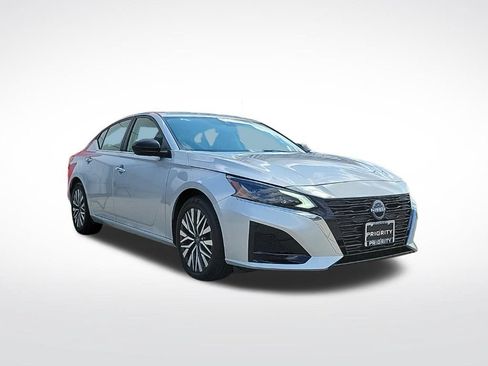Used 2024 Nissan Altima 2.5 SV FWD image 6
