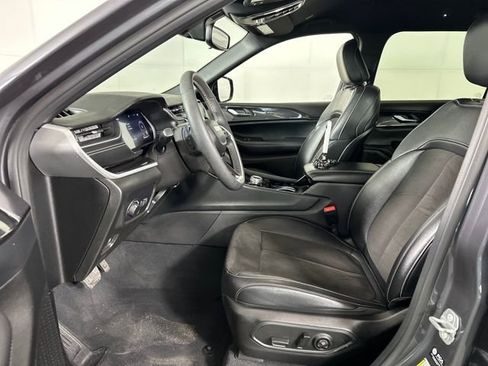 Used 2023 Jeep Grand Cherokee L Laredo image 11