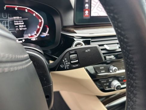 Used 2022 BMW 530i xDrive w/ Convenience Package image 28