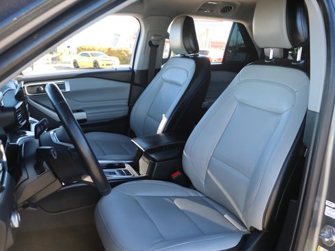 Used 2021 Ford Explorer XLT w/ Equipment Group 202A image 14