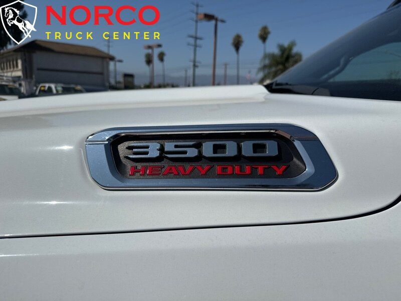 Used 2022 RAM 3500 Tradesman w/ Chrome Appearance Group AWD/4WD image 12